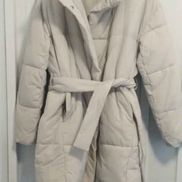 GAP Duvet Wrap Puffer Coat- Color Ivory-Oversized - Picture 6 of 10